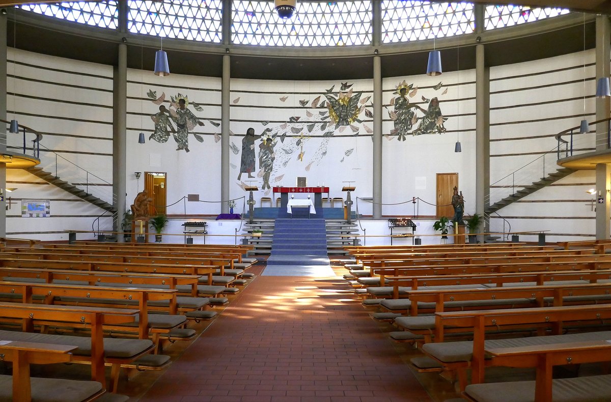 Freiburg, Blick zum Altar in der Heilig-Geist-Kirche, Mrz 2021