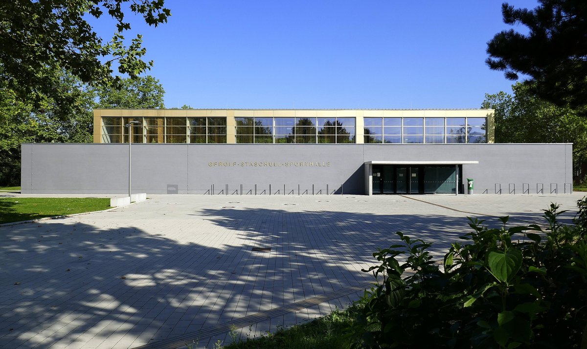 Freiburg, die Gerolf-Starschull-Sporthalle im Stadteil Sthlinger, benannt nach dem Prsident des Deutschen Ringerverbandes, 2017 eingeweiht, Aug.2019