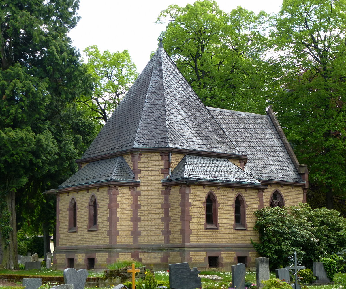 Freiburg, die Grabkapelle der Familie Mitscherlich (bedeutender Chemiker) von 1901 am Eingang zum Hauptfriedhof, Mai 2016