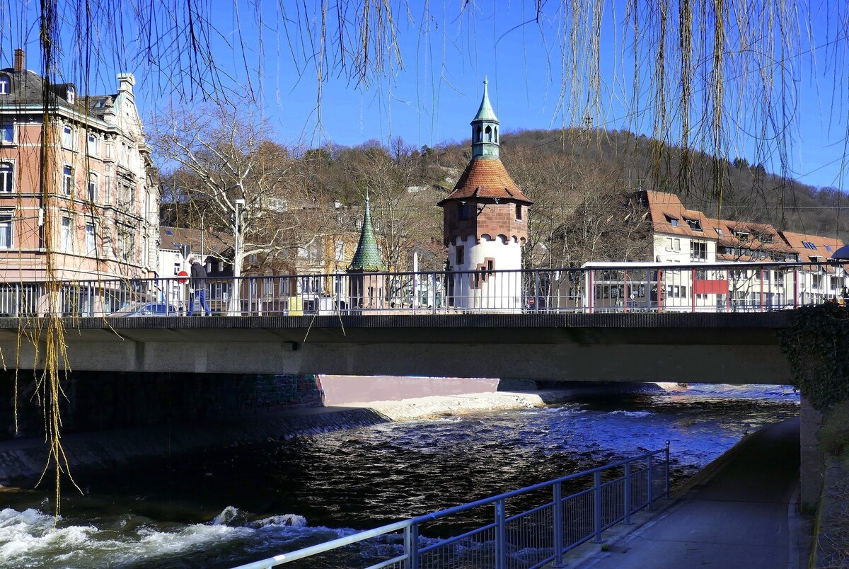Freiburg, der Greiffeneggring berquert auf dieser Brcke die Dreisam, Feb.2022