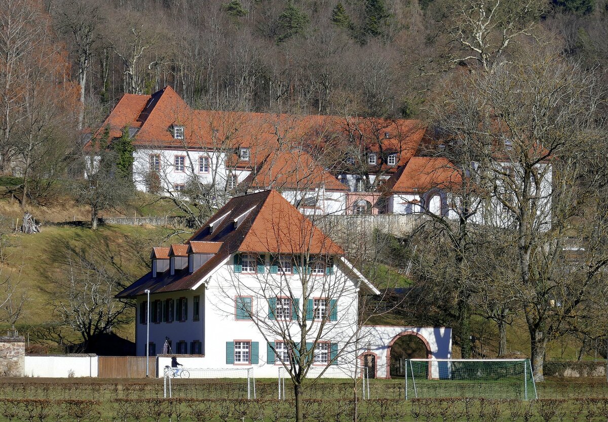 Freiburg, die Kartause, ehemaliges Kloster, davor der dazugehrige Meierhof von 1745, heute genutzt von der UWC Robert-Bosch-Stiftung College, Feb.2022