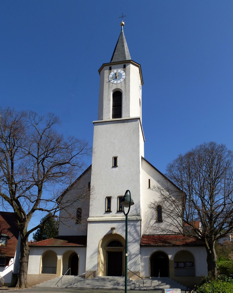 Freiburg, die katholische Kirche St.Urban, im Stadtteil Herdern, erbaut 1841, April 2015