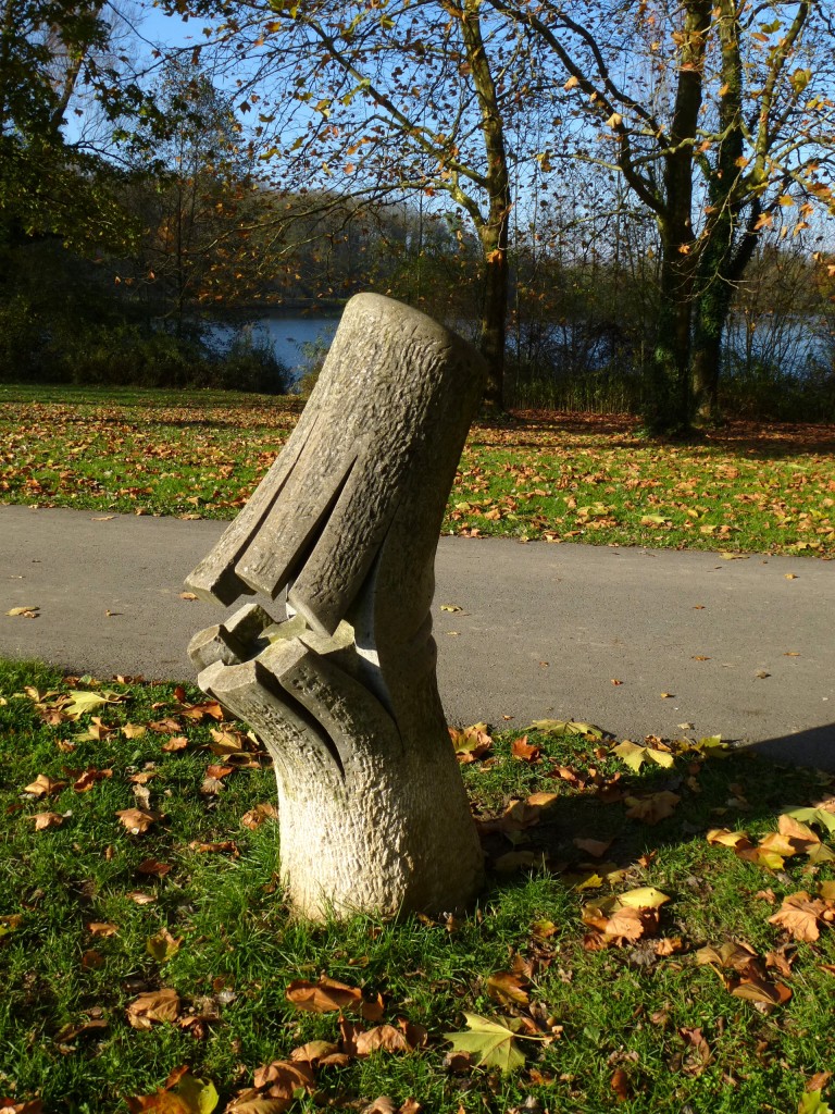 Freiburg-Landwasser, feine Steimetzarbeit im Park am Moosweiher, Nov.2013