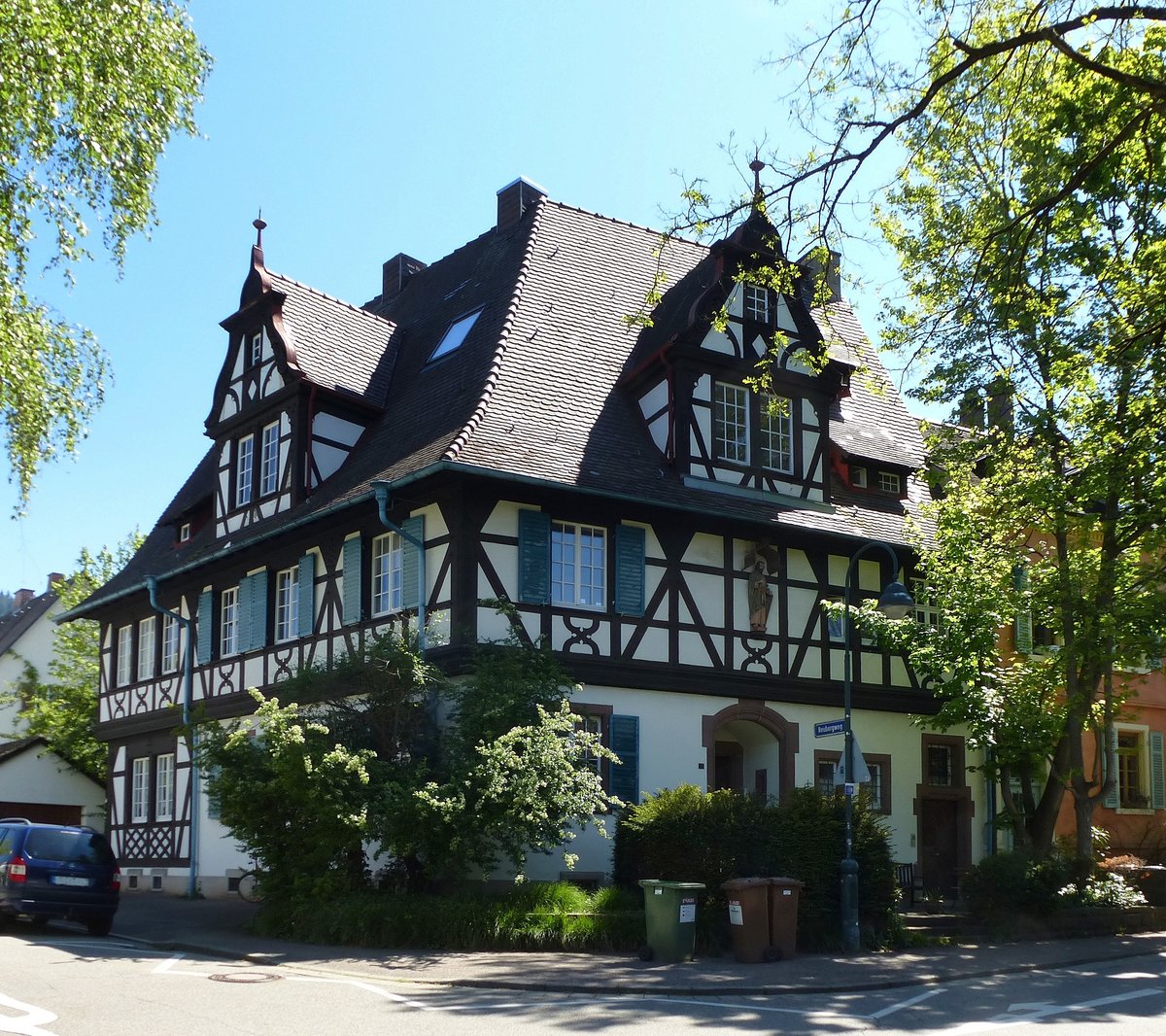 Freiburg, schne Fachwerkvilla im Stadtteil Herdern, Mai 2017