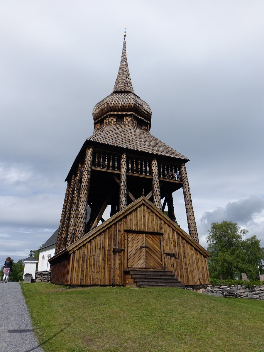 Frdn, hlzerner Glockenturm von 1754 neben der Ev. Kirche (18.06.2017)