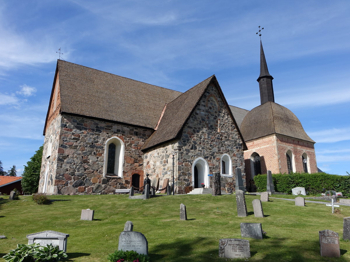 Frtuna, Ev. Kirche, erbaut im 12. jahrhundert, Grabkapelle erbaut im 16. Jahrhundert (23.06.2017)