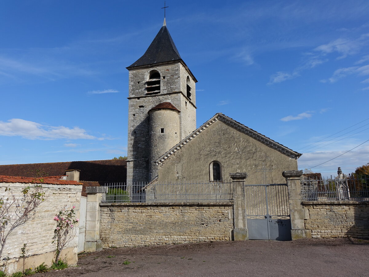 Fulvy, Pfarrkirche Saint-Christophe, erbaut im 13. Jahrhundert (27.10.2015)