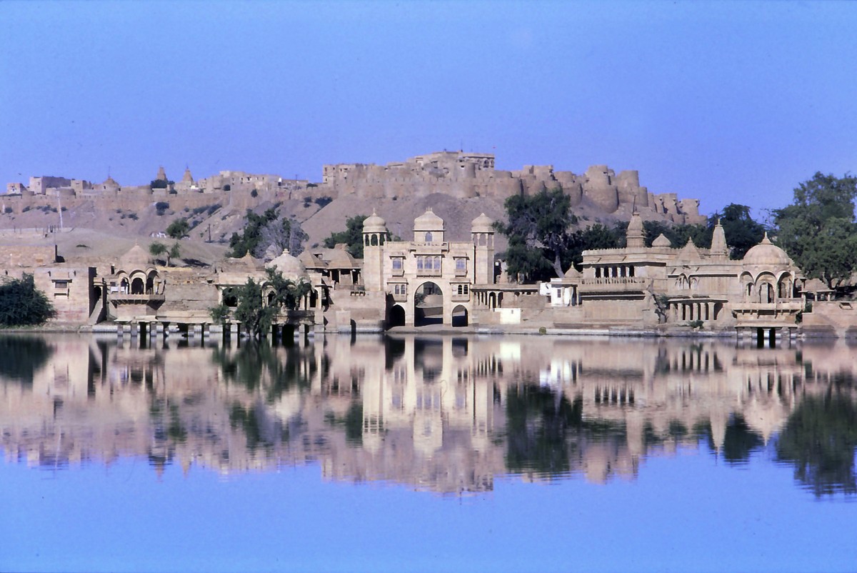 Gadsisar Lake in Jaisalmer. Aufnahme: Oktober 1988 (Scan vom Dia).