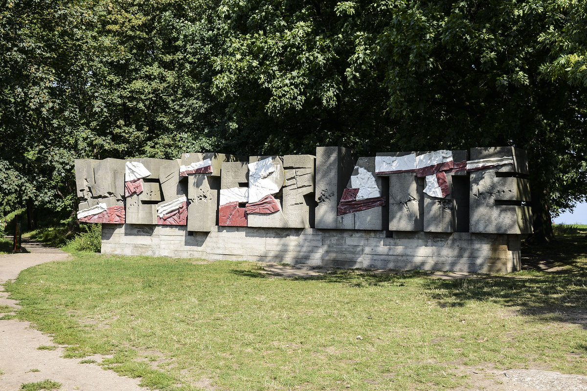 Gdansk - Denkmal auf der Westerplatte im nrdlichen Teil Danzigs. Bekannt wurde die Halbinsel Westerplatte durch den Beschuss des polnischen Munitionslagers am 1. September 1939, der als Beginn des Zweiten Weltkrieges gilt. An die polnischen Verteidiger erinnert das 1966 eingeweihte Westerplatte-Denkmal. Aufnahme: 13. August 2019.