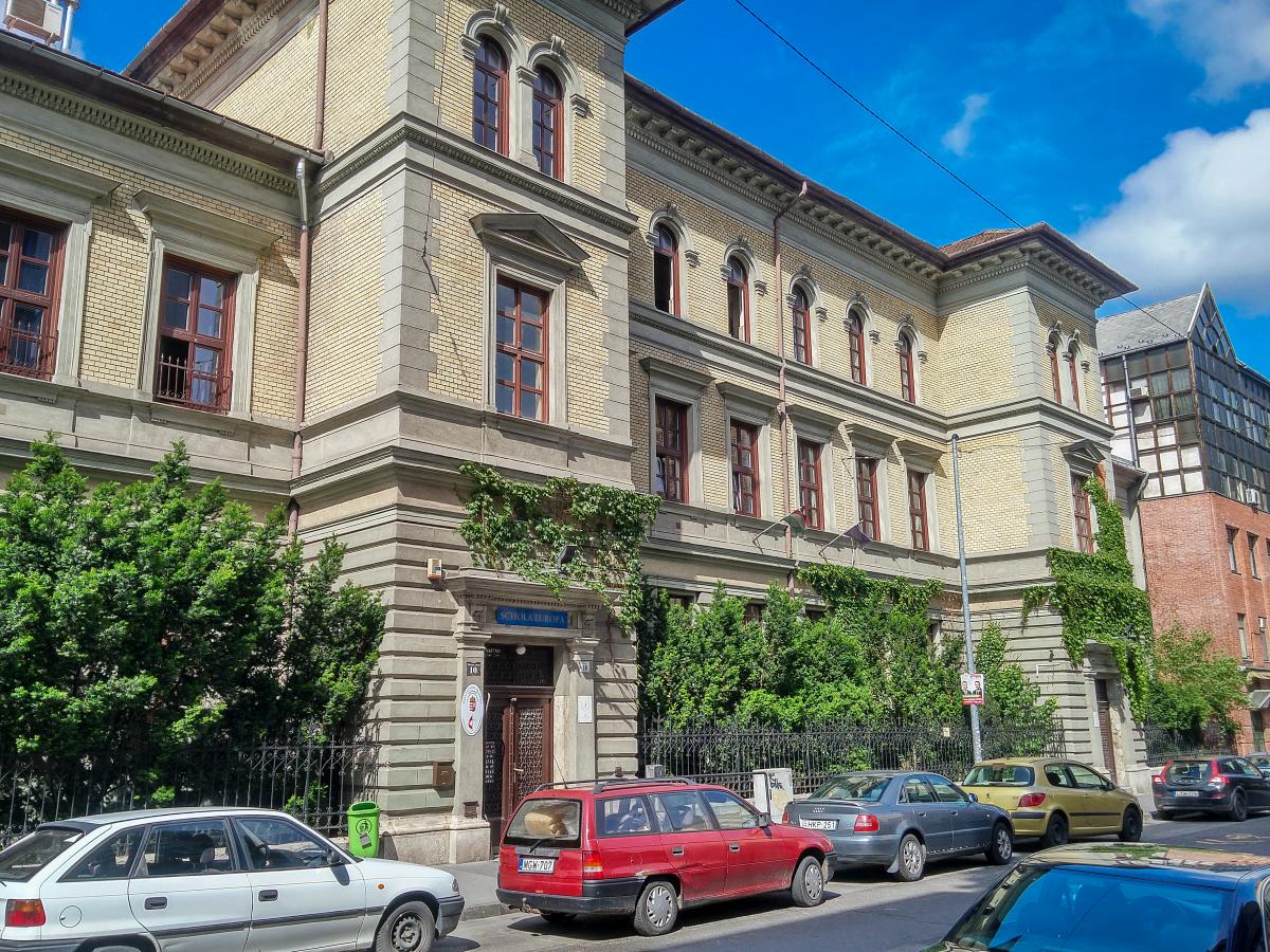 Gebude des  Schola Europa  Fach- und Kunstschule,  nhe Keleti Plyaudvar (Ostbahnhof) in Budapest. Foto: 21.05.2019, Budapest.