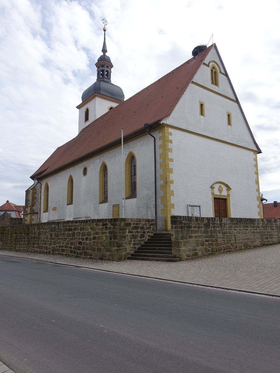 Geiselwind, kath. St. Burkhard Kirche, Saalbau mit eingezogenem Chor, erbaut bis 1521 (11.03.2018)