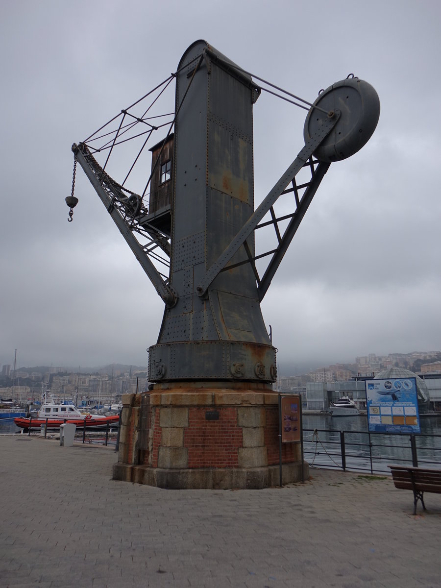 Genua, historischer Hafenkran an der Calata Mandraccio im Porto Antico (15.06.2019)
