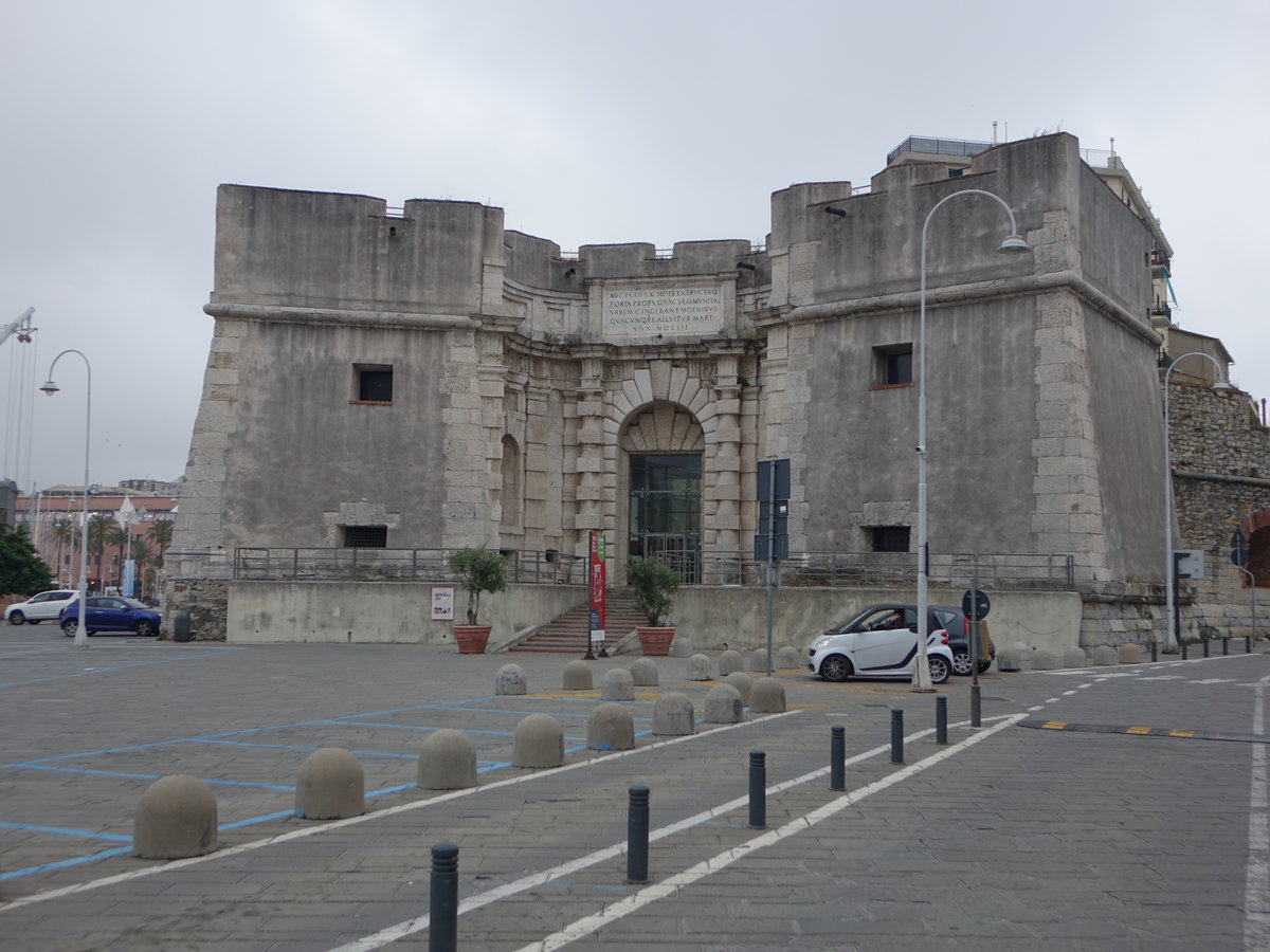 Genua, Stadttor Porta del Molo oder Porta Siberia, Teil der Stadtmauer aus dem 16. Jahrhundert, gebaut von Antonio Roderio da Carona zwischen 1551 und 1553 (15.06.2019)