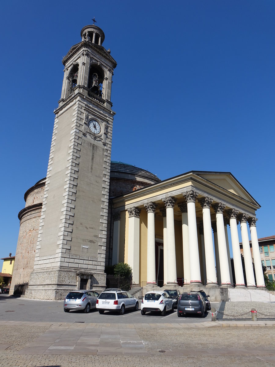 Ghisalba, Pfarrkirche San Lorenzo, erbaut von 1821 bis 1834 durch Luigi Cagnola (29.09.2018)