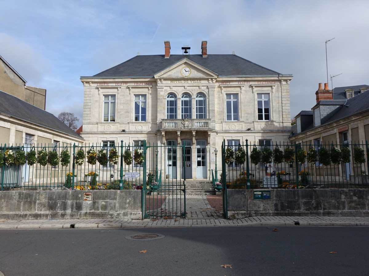 Gien, Rathaus in der Rue de l`Hotel de Ville (29.10.2015)