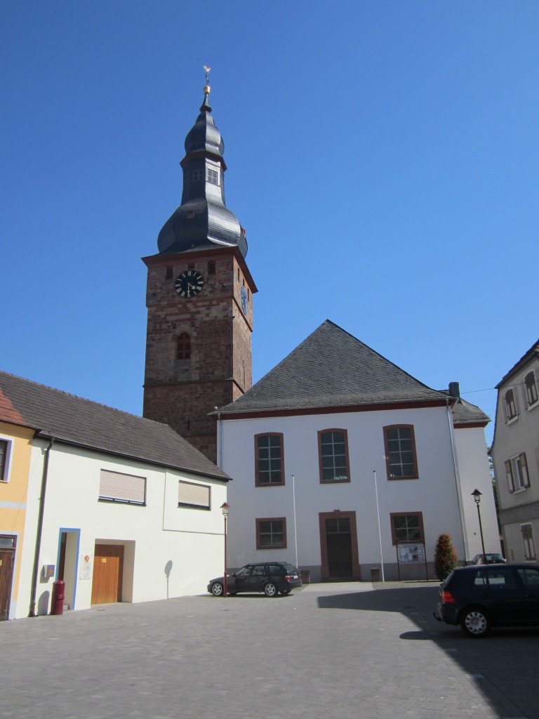 Gllheim, Ev. Kirche, sptbarocker Saalbau, erbaut von 1765 bis 1770, sptgotischer Chorturm (08.06.2014)