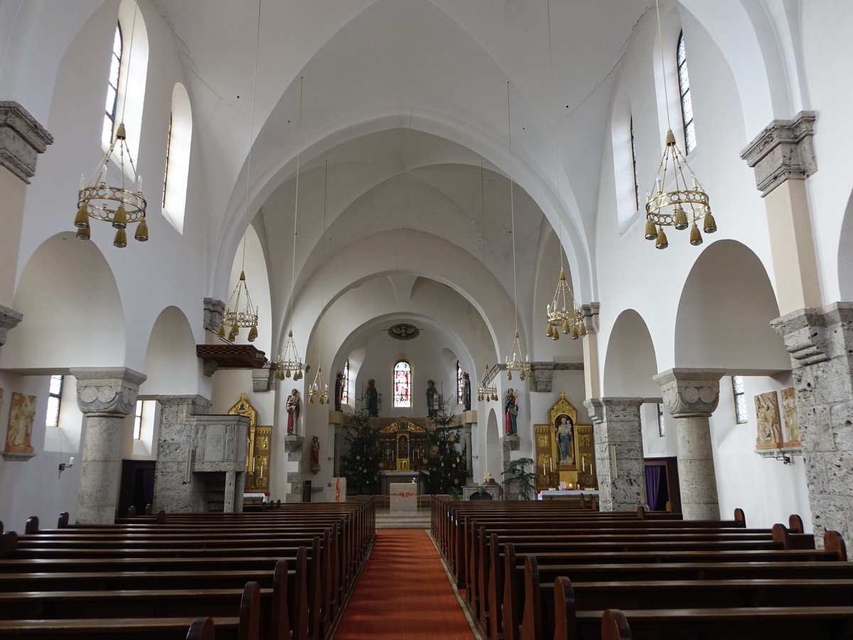 Gschweiler, kath. Pfarrkirche Herz Jesu, erbaut von 1911 bis 1914 im neuromanischen Stil (25.12.2018)