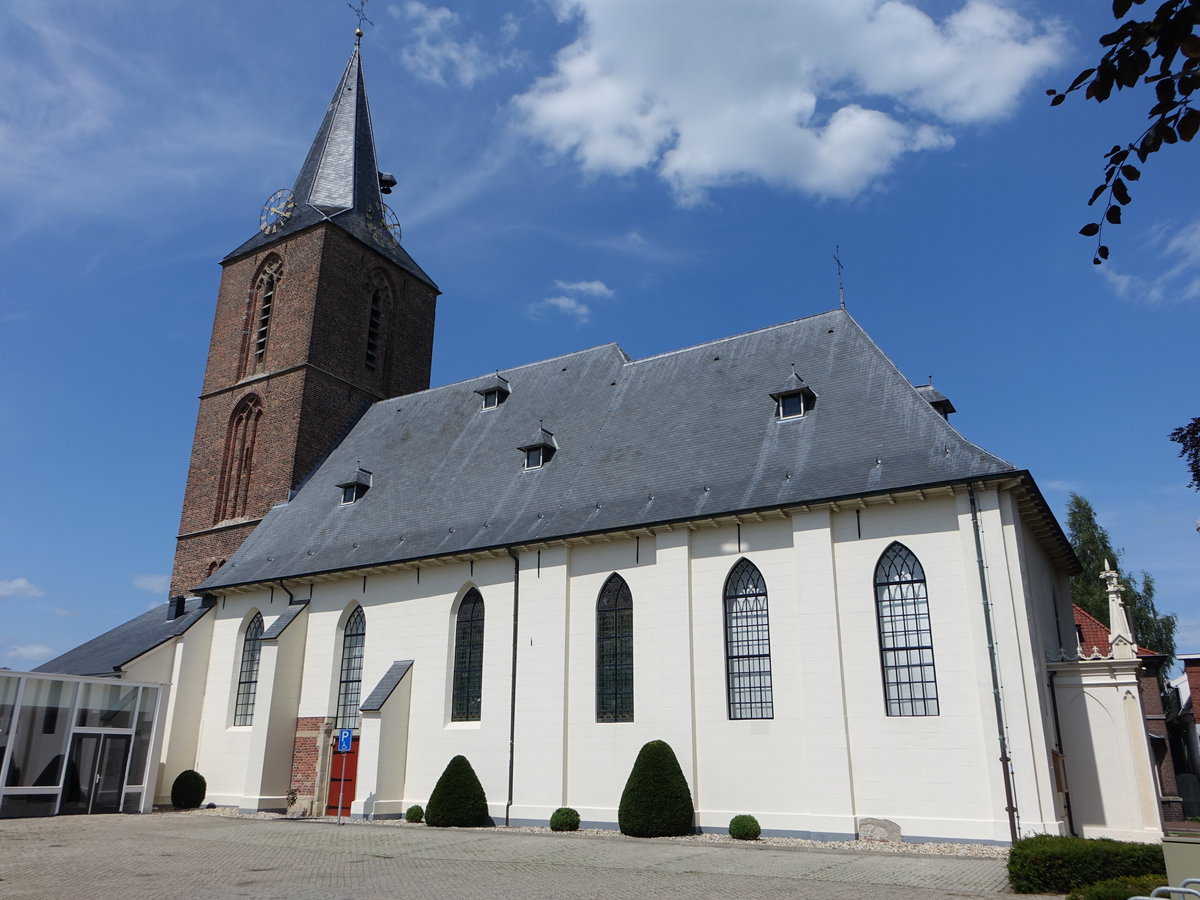 Goor, Niederl. - Ref. Kirche, sptgotisch erbaut um 1600, Kirchturm 15. Jahrhundert (22.07.2017)