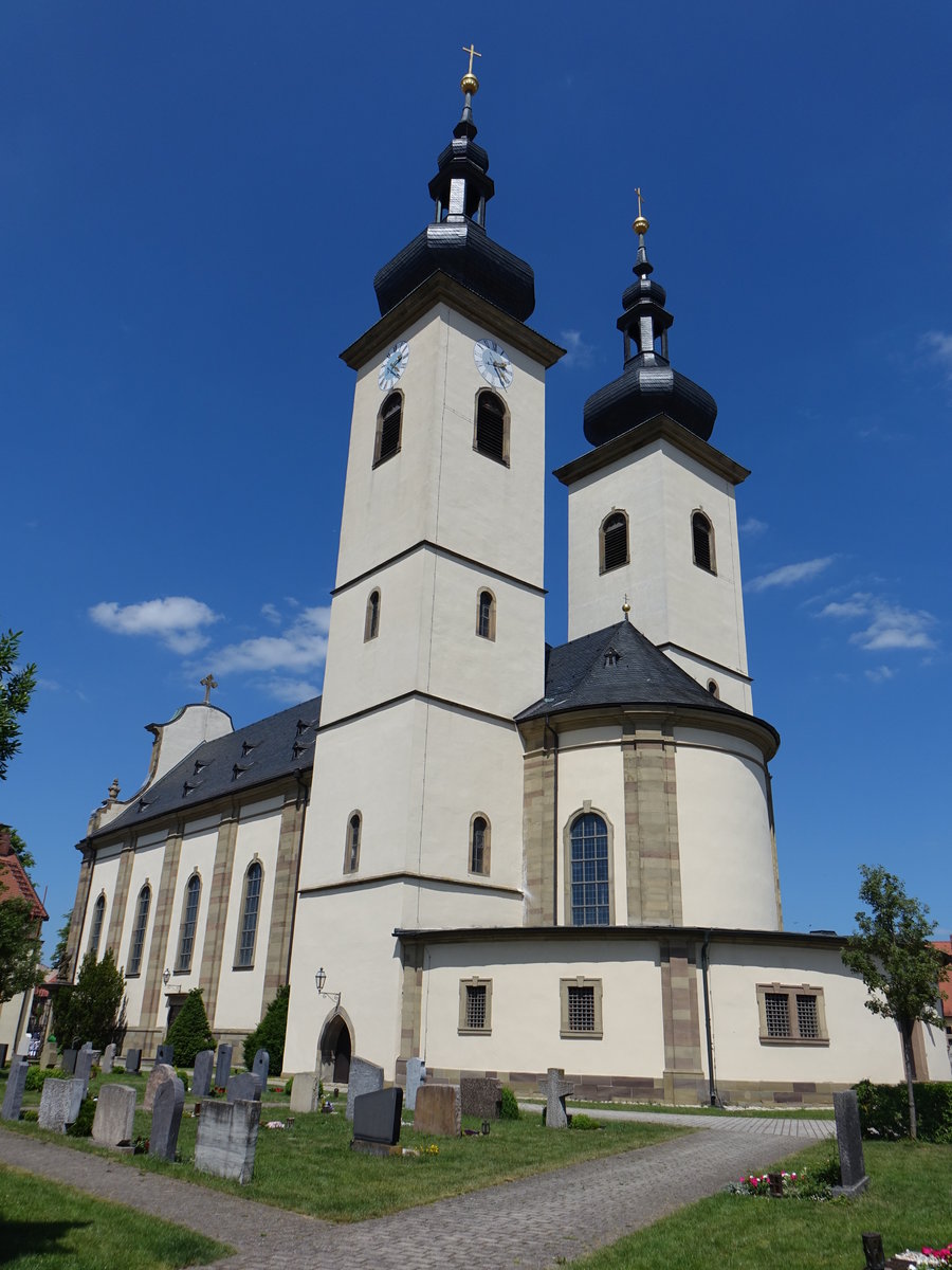 Grafenrheinfeld, kath. Kreuzauffindungskirche, Saalbau mit eingezogenem Chor, erbaut von 1755 bis 1765 von Johann Michael Fischer (27.05.2017)