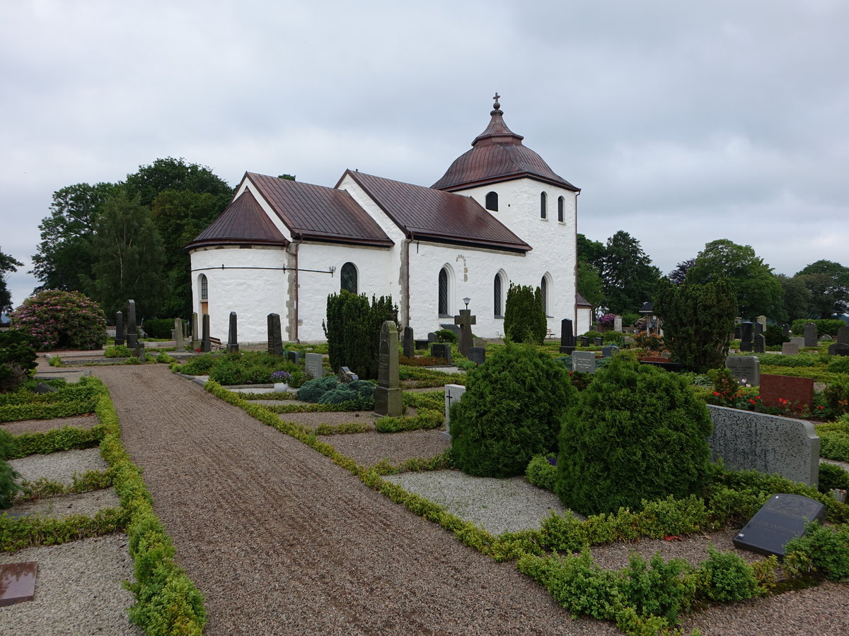 Gramanstorps, Ev. Kirche, erbaut um 1160 von Zisterzienser aus dem Herrevad Kloster, Kirchturm um 1400 (15.06.2017)