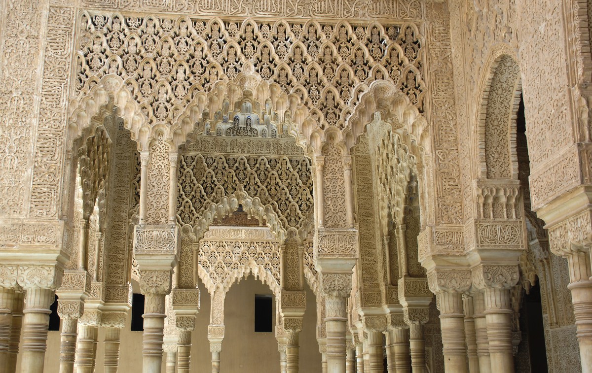 Granada - Im Lwenhof von Alhambra. Aufnahme: Juli 2014.