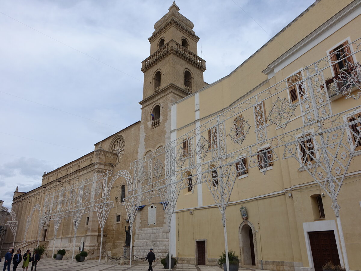 Gravina di Puglia, Kathedrale St. Maria Assunta, erbaut im 12. Jahrhundert im romanischen Stil (29.09.2022)