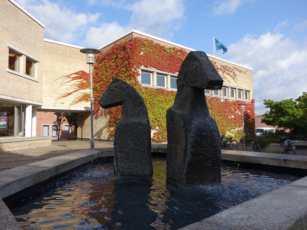 Grenaa, Brunnen und Skulpturen in der Mogensgade vor dem Rathaus (24.09.2020)