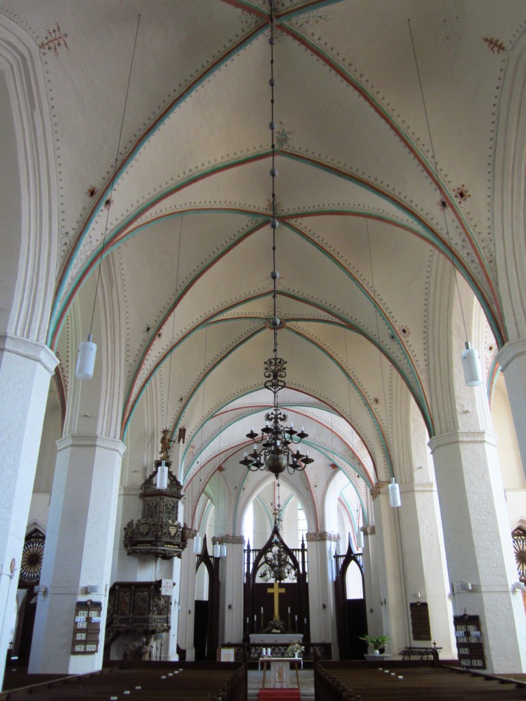 Grimmen, St. Marien Kirche, barocke Kanzel von 1707, Ratsgesthl von 1590 (22.05.2012)