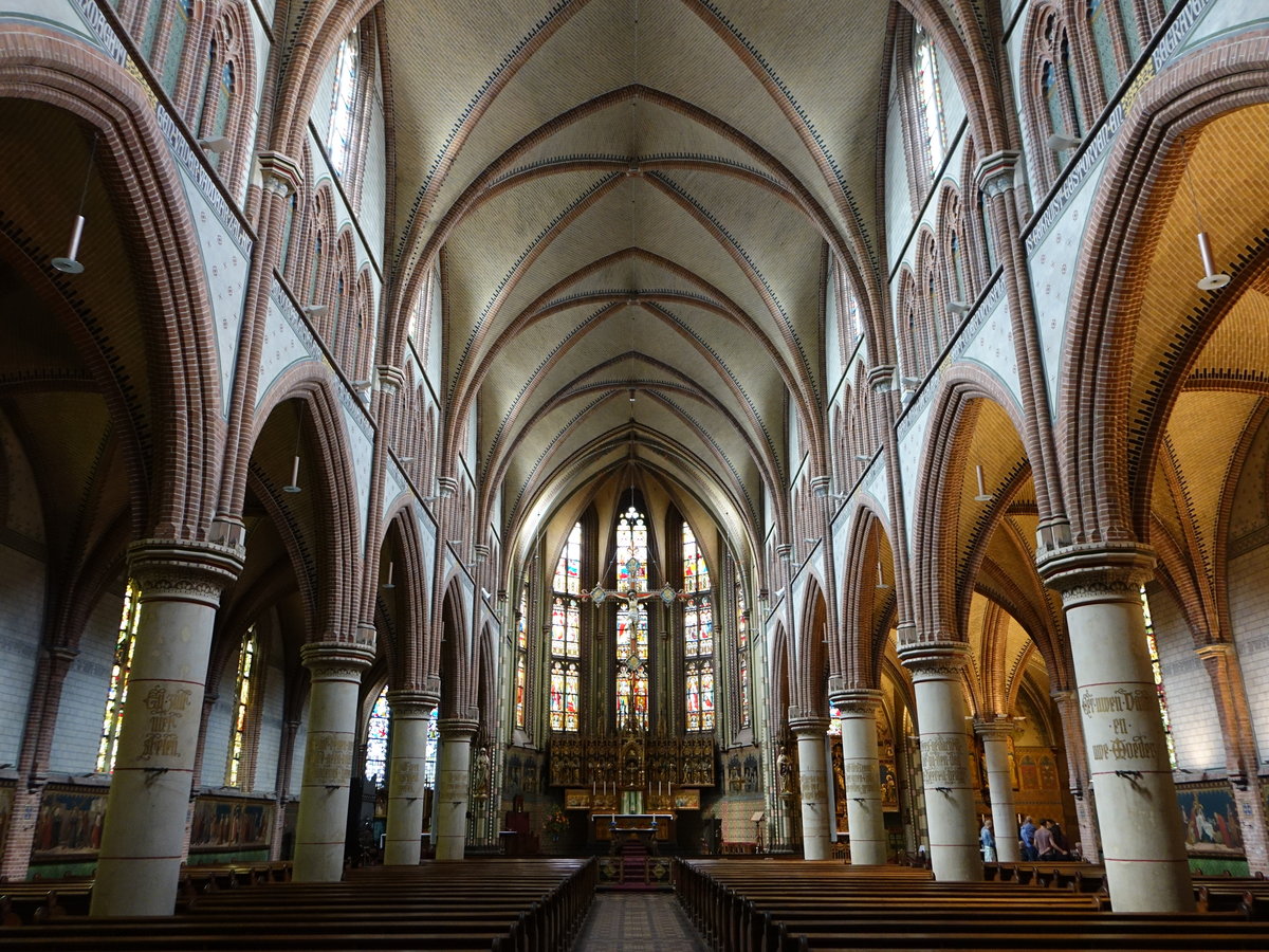 Groningen, neugotischer Innenraum der St. Joseph Kathedrale (29.07.2017)