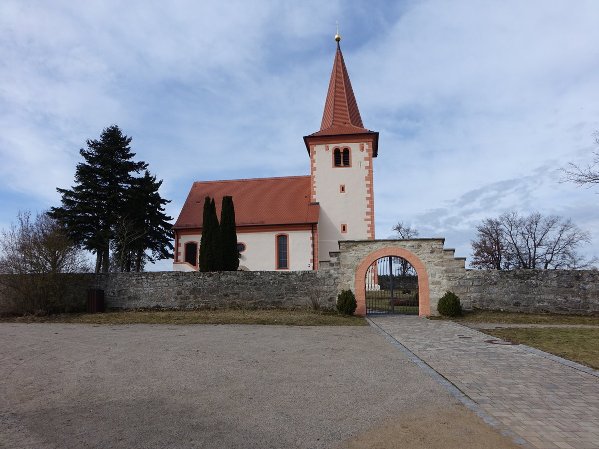Grobirkach, Ev. St. Johannes Kirche, Chorturmkirche mit Spitzhelm, erbaut im 13. Jahrhundert (11.03.2018)