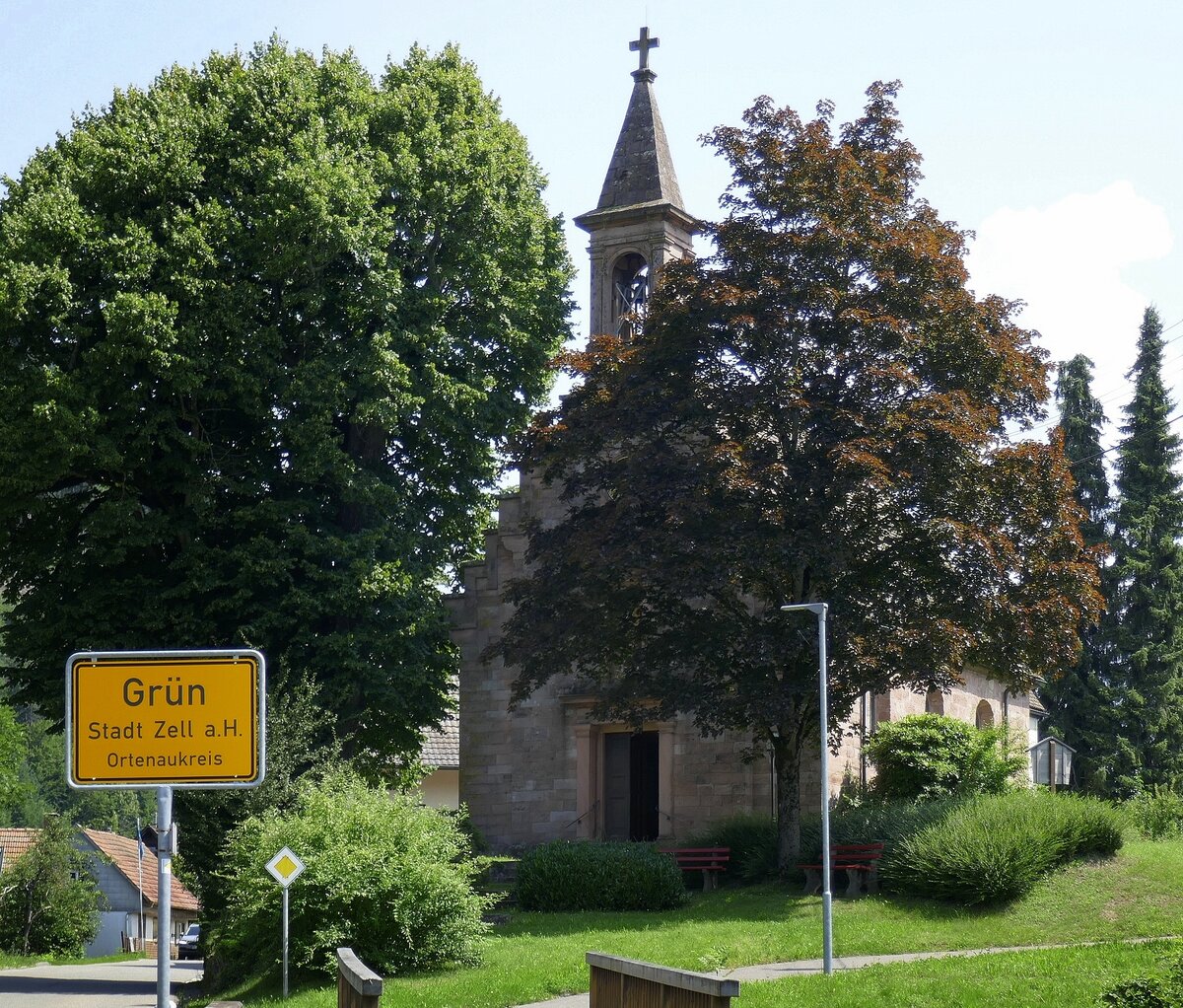 Grn, Stadtteil von Zell am Harmersbach im mittleren Schwarzwald, die Michaelskapelle, feierte 2017 ihr 450-jhriges Jubileum und ist damit die lteste Kapelle im Harmersbachtal, Juli 2021