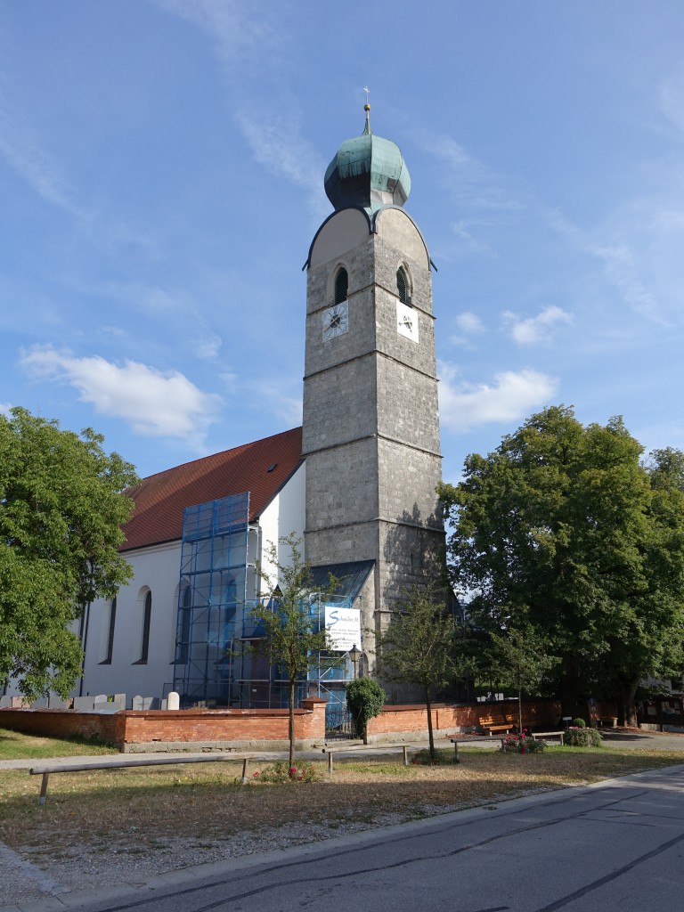 Grnthal, kath. Pfarrkirche St. Andreas, neubarocker Saalbau, erbaut von 1896 bis 1899, Westturm sptmittelalterlich mit barockem Aufsatz (15.08.2015)