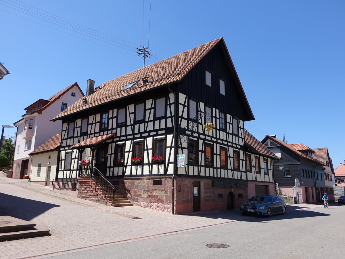 Grunbach, historisches Fachwerkhaus des Gasthof Krone in der Calwer Strae (01.07.2018)