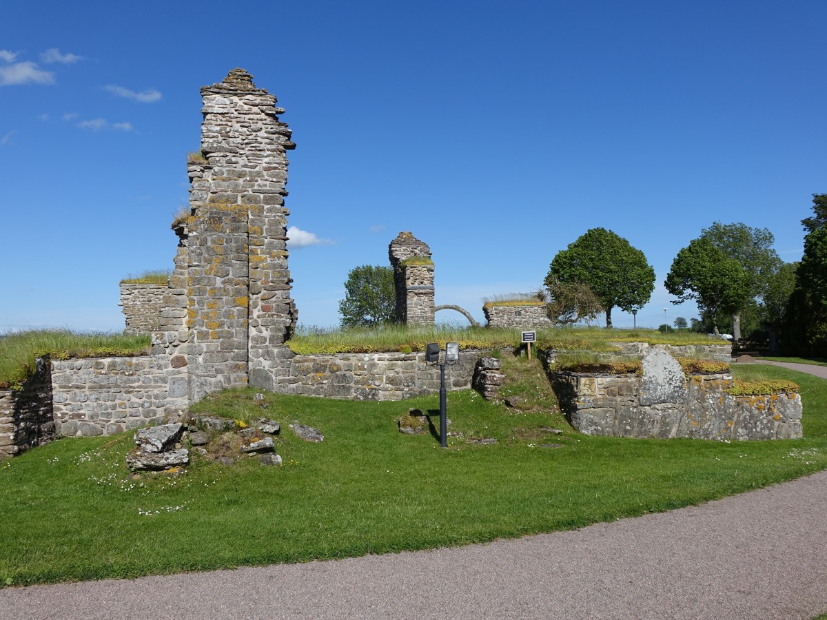 Gudhem, Schweden ltestes Nonnenkloster des Zisterzienserorden, gegrndet 1161 von Knig Karl Sverkersson, 1529 Brand im Kloster, nach der Reformation fiel das Kloster an die Krone und wurde teilweise abgerissen (14.06.2015)
