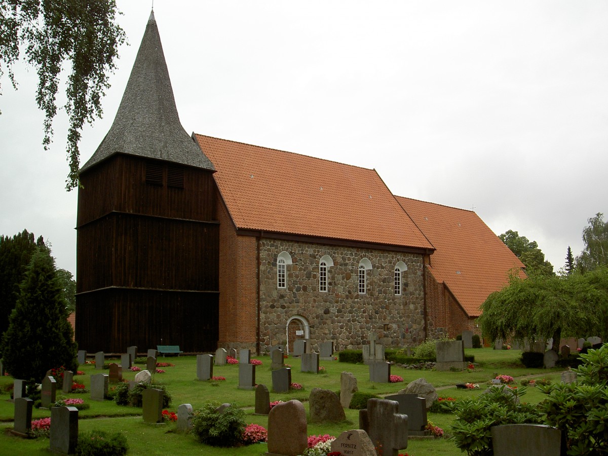 Gudow, St. Marien Kirche, Feldsteinkirche, erbaut im 13. Jahrhundert (14.07.2012)