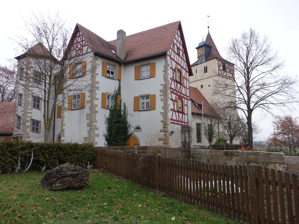 Habelsee, ehem. Schloss, Dreigeschossige Zweiflgelanlage ber stumpfwinkligem Grundriss mit Zwerchhaus, erbaut von 1651 bis 1652 (27.11.2016)