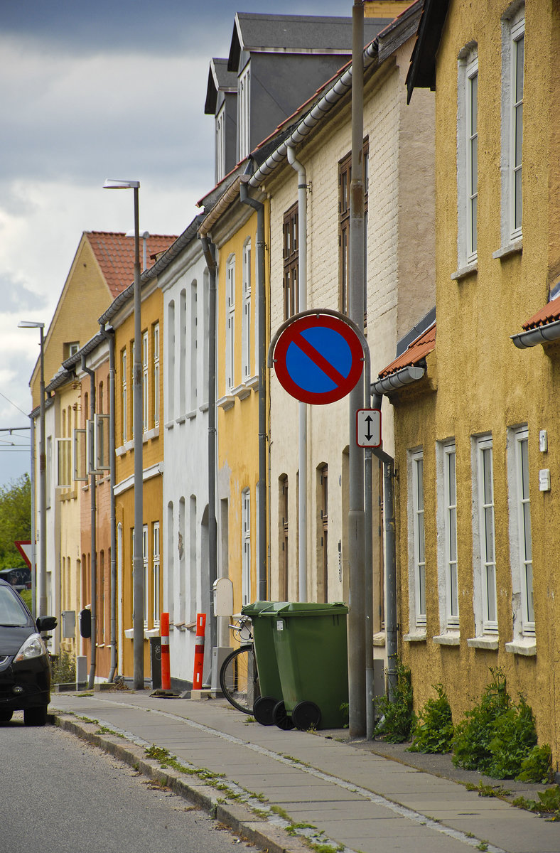 Huser an der Strae Skovvangsvej im Norden von Aarhus. Aufnahmedatum: 5. Juni 2017.