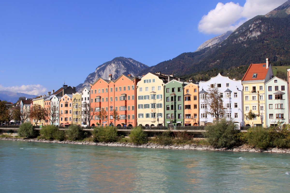 Huserzeile am Inn in Innsbruck. Oktober 2014.