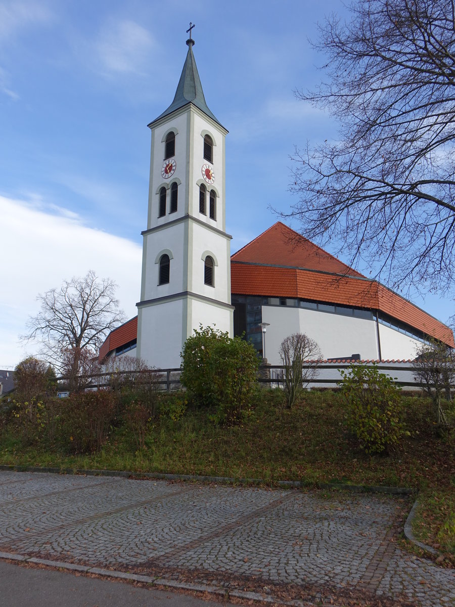Haibhl, kath. Pfarrkirche St. Wolfgang, erbaut 1977 (05.11.2017)