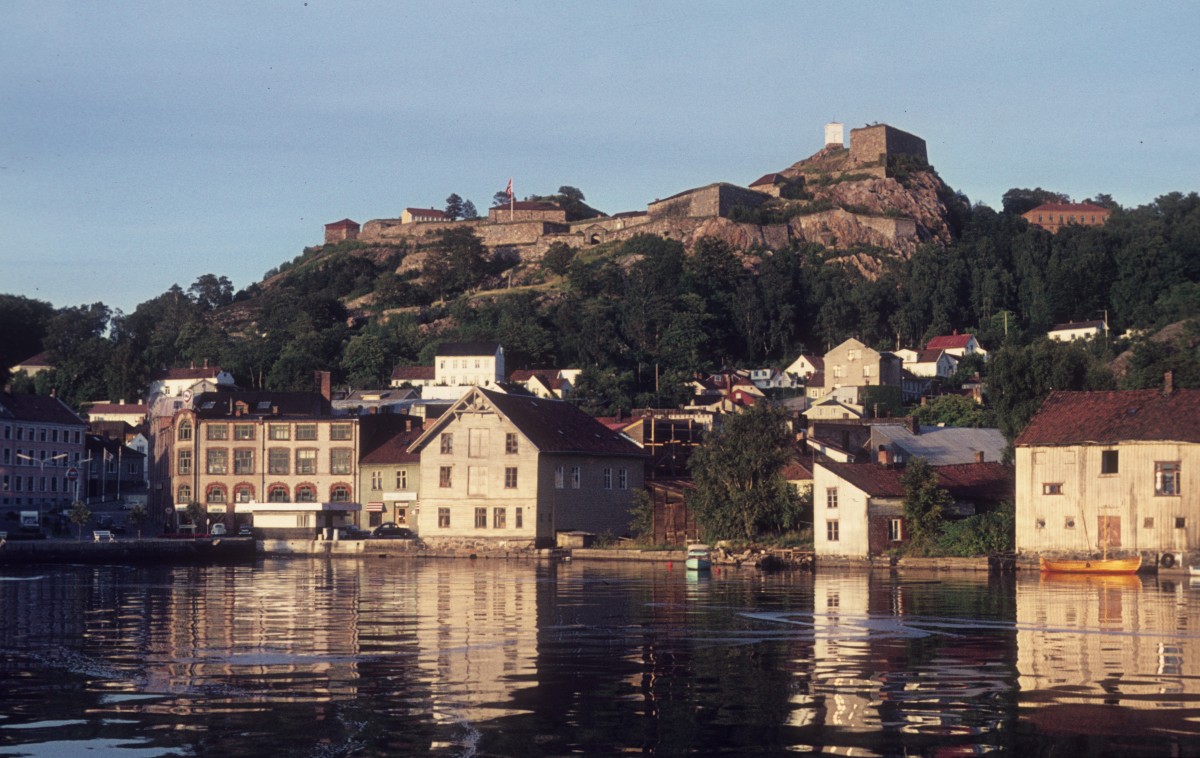 Halden am 12. August 1973: Die Festung Frederiksten und ein kleiner Teil der Stadt. - Die Bauarbeiten der Festungsanlage begannen 1661.