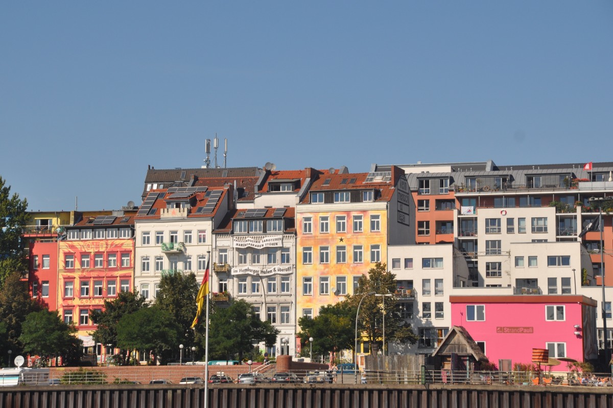 HAMBURG, 04.09.2014, Huserfront in der St. Pauli Hafenstrae