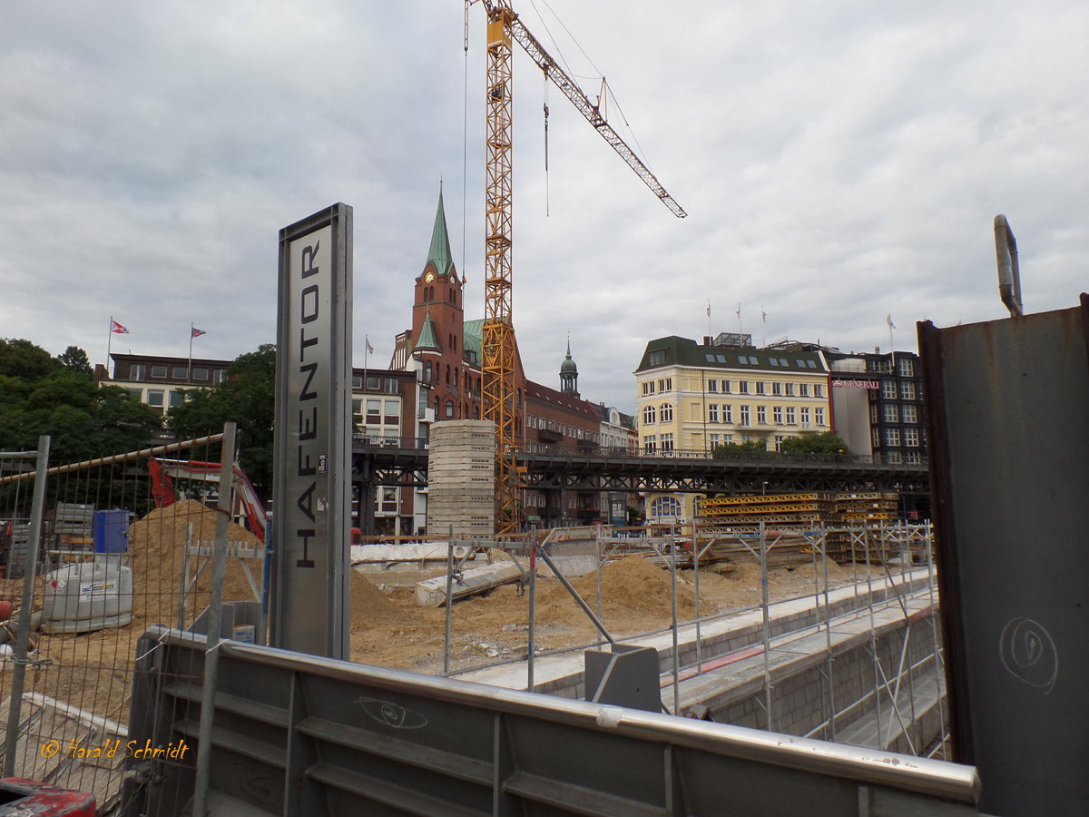 Hamburg am 4.8.2017: Neubau der Hochwasserschutzanlage am Hafentor stlich der Landungsbrcken /