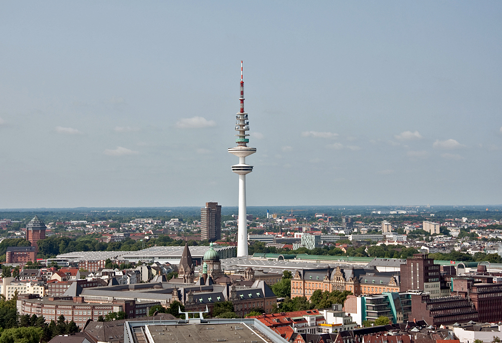 Hamburg - vom Turm des  Michel  in Richtung Fernsehturm - 13.07.2013