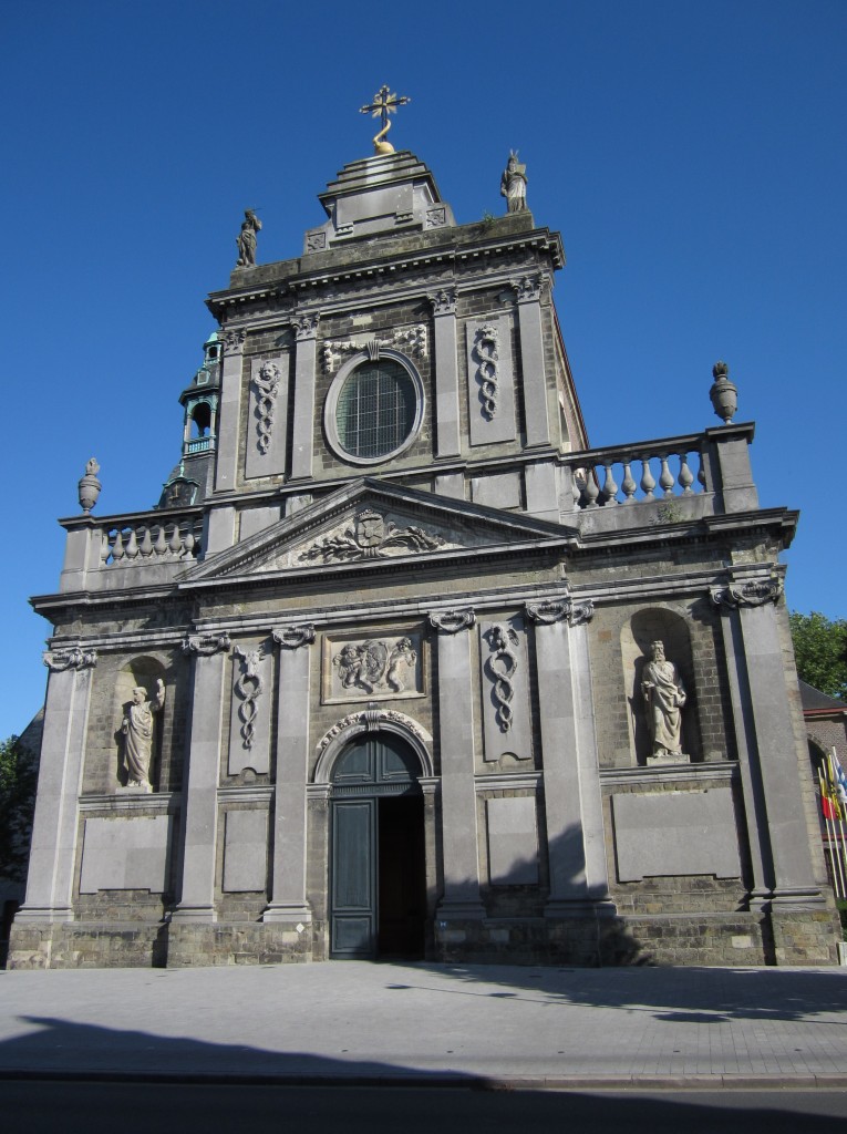 Harelbeke, St. Salvator Kirche, erbaut im 18. Jahrhundert durch Laurent Benoit Dewez (01.07.2014)