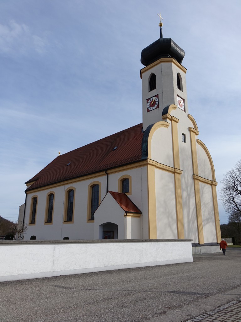 Hart an der Alz, Pfarrkirche Hl. Familie, neurokoko Saalkirche, erbaut 1927 von Albert Hamberger (14.02.2016)