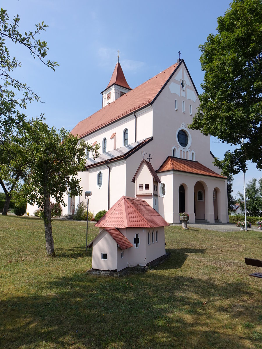 Harthausen, kath. Pfarrkirche St. Michael, erbaut bis 1911 (19.08.2018)