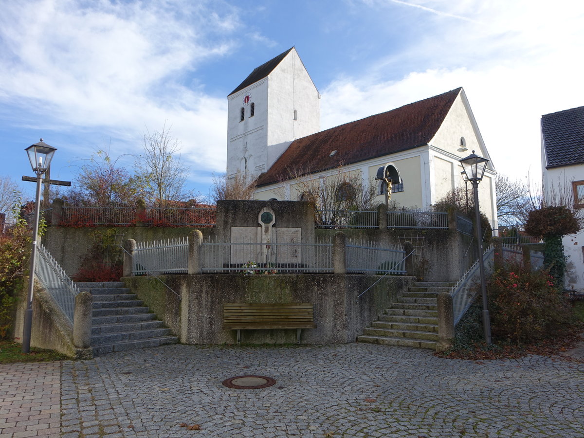 Haunersdorf, kath. St. Stephan Kirche, Saalbau mit Ostturm, Neubau 1723,  massiger Satteldachturm 2. Hlfte 13. Jahrhundert (21.11.2016)