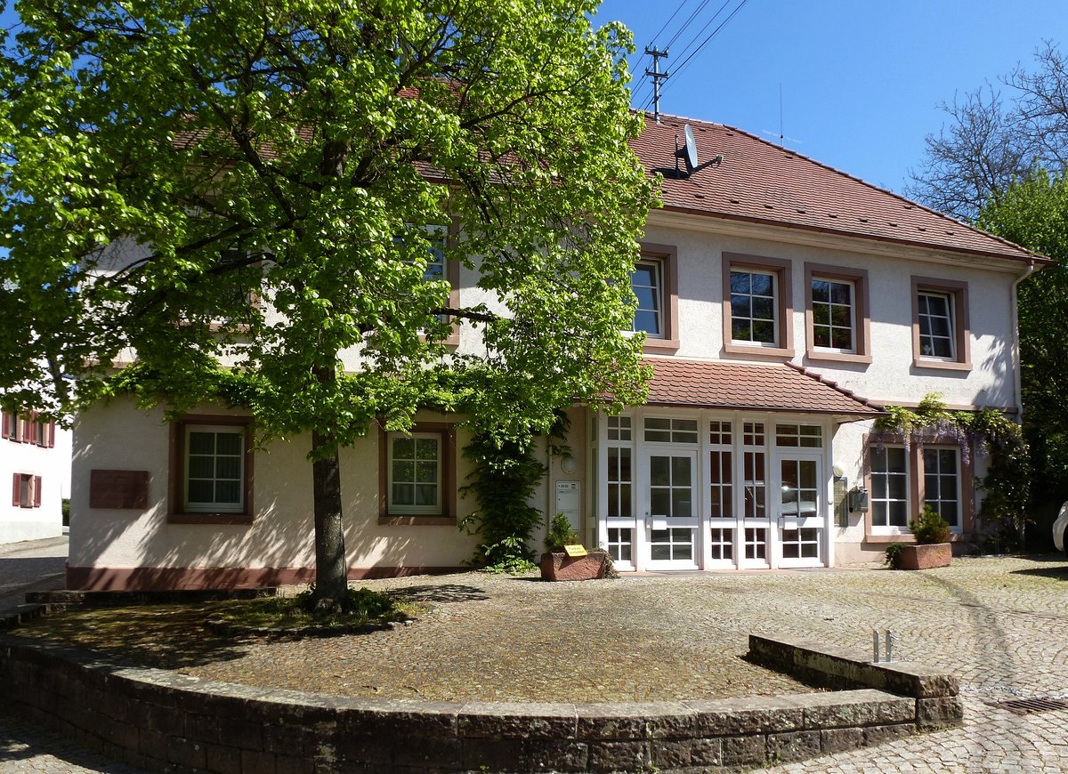 Heimbach, Altes Rathaus, erbaut 1859, 1957 umgebaut zur Post, heute Volksbank, Mai 2017