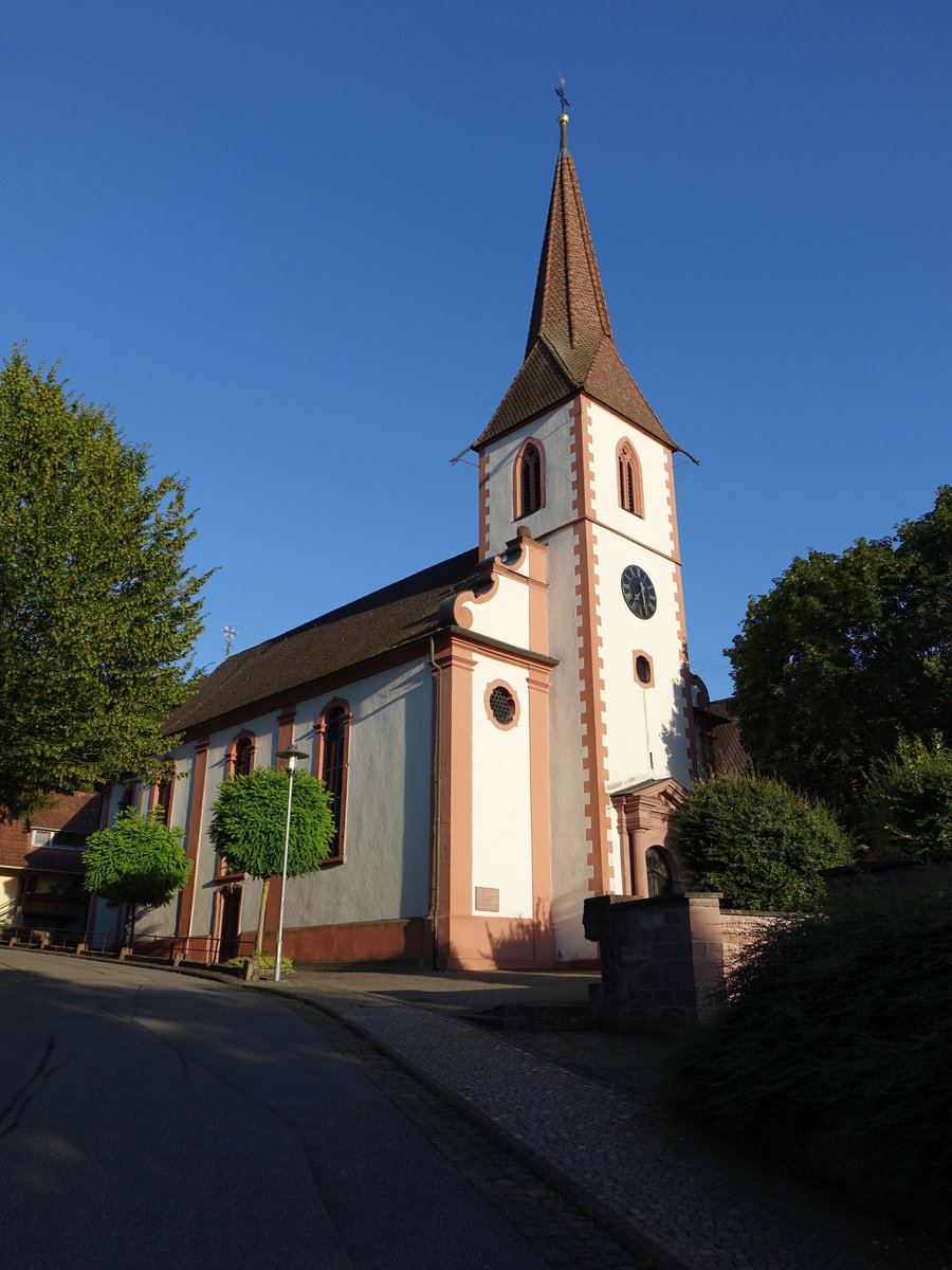 Heimbach, St. Gallus Kirche, erbaut im Barockstil 1744, Nachfolge der aus dem 14. Jahrhundert stammenden sptgotischen Kirche,  von der noch Teile des Turms sowie der Taufstein erhalten sind (13.08.2016)