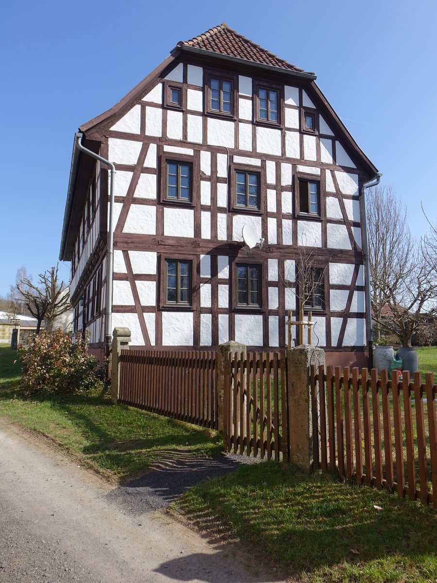 Heldritt, Pfarrhaus am Schloberg, verputztes Fachwerk, erbaut im 17. Jahrhundert (08.04.2018)